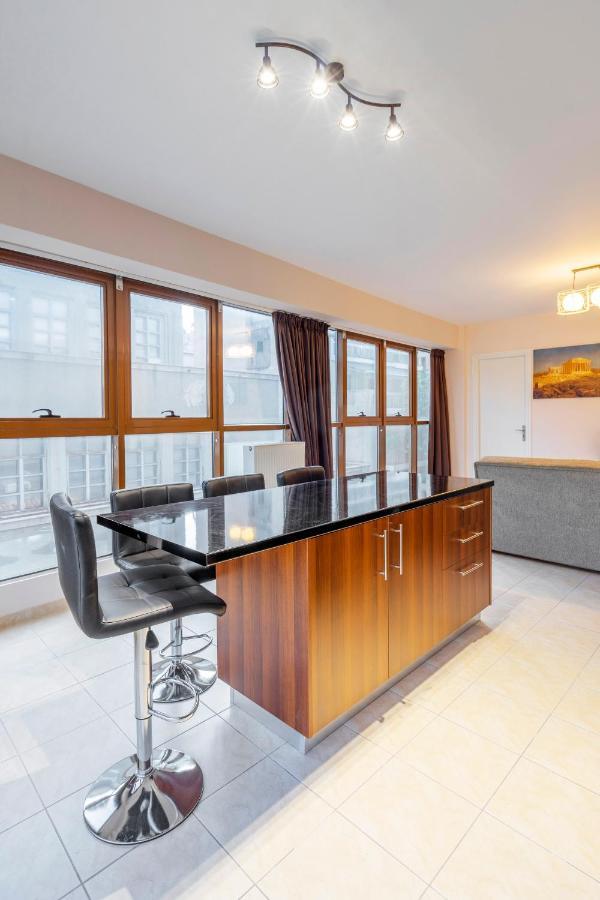 2 Bedroom Renovated Apartment With A View Athen Eksteriør billede