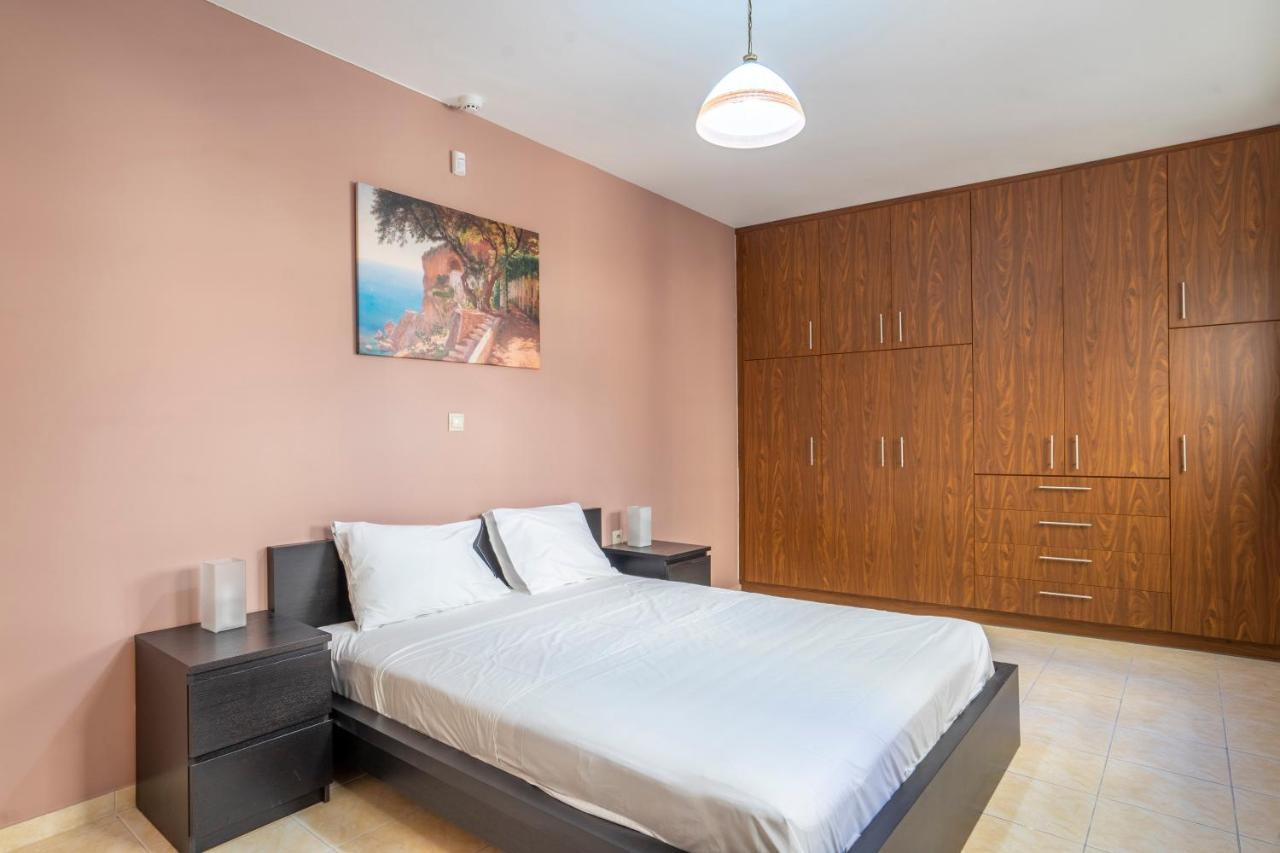 2 Bedroom Renovated Apartment With A View Athen Eksteriør billede