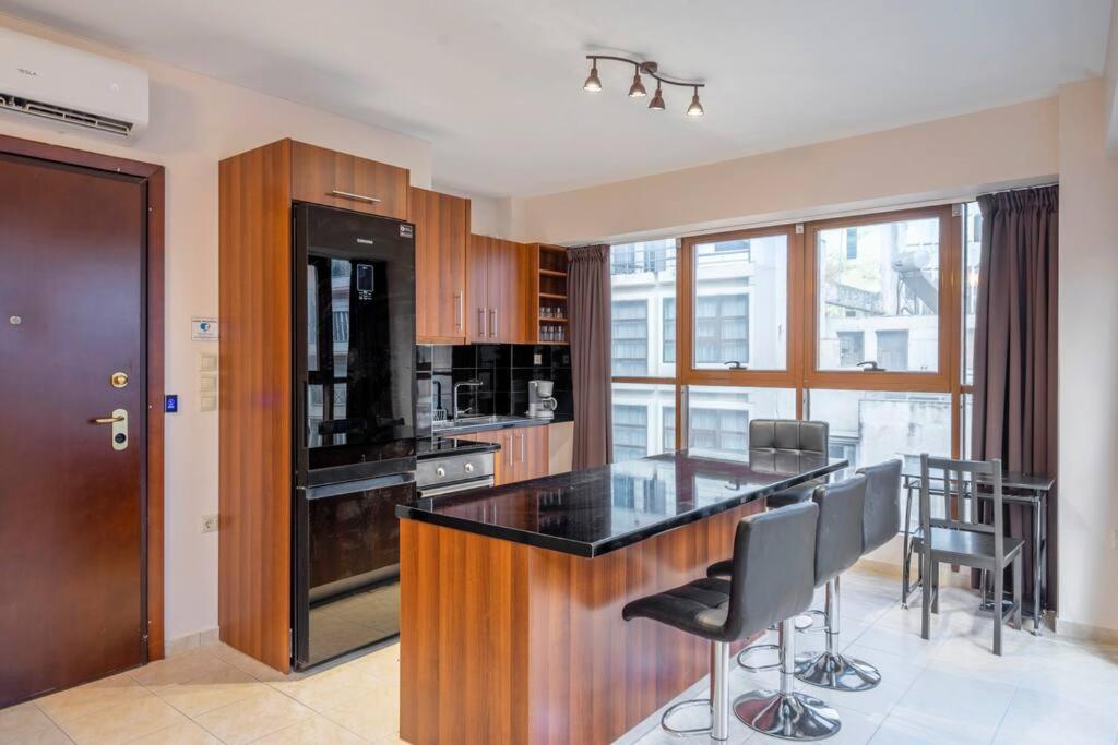 2 Bedroom Renovated Apartment With A View Athen Eksteriør billede