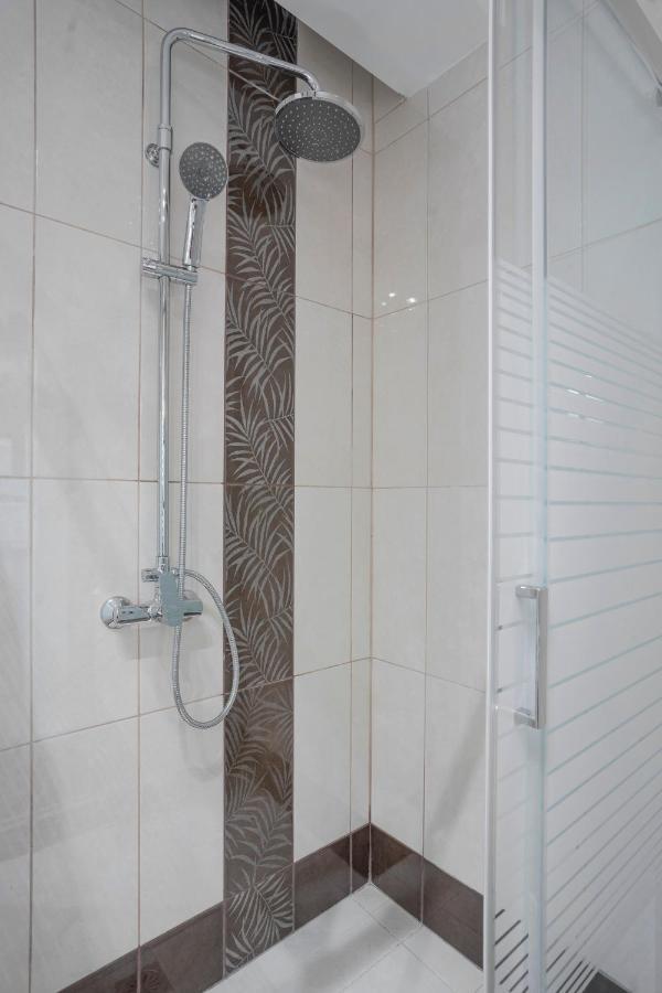 2 Bedroom Renovated Apartment With A View Athen Eksteriør billede